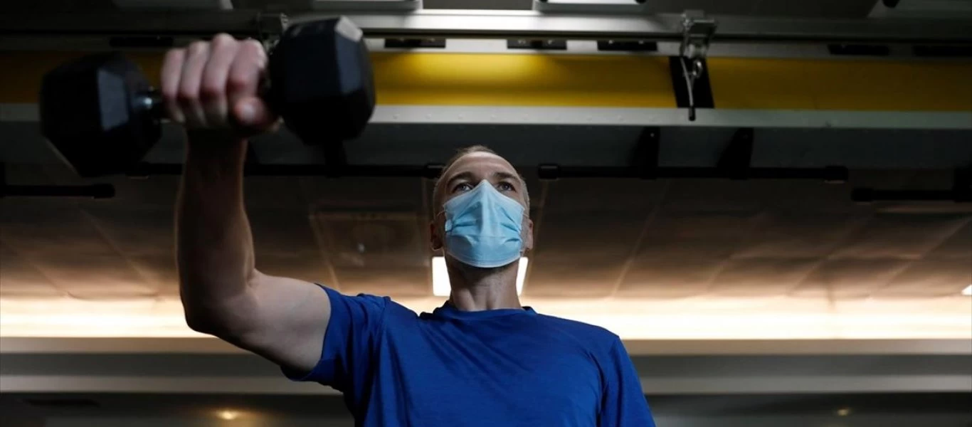 «Παράνοια» με ρεπορτάζ σε γυμναστήριο για τη μάσκα - «Τώρα φοράς και τώρα όχι» (βίντεο)